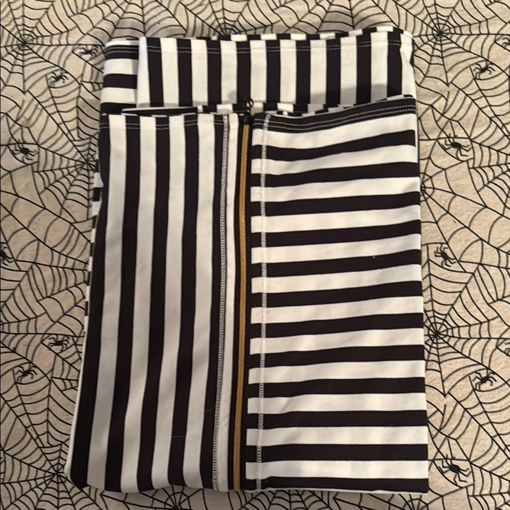 *Beetlejuice Beetlejuice Beetlejuice* Lululemon Striped Infinity Scarf, Gold Zip